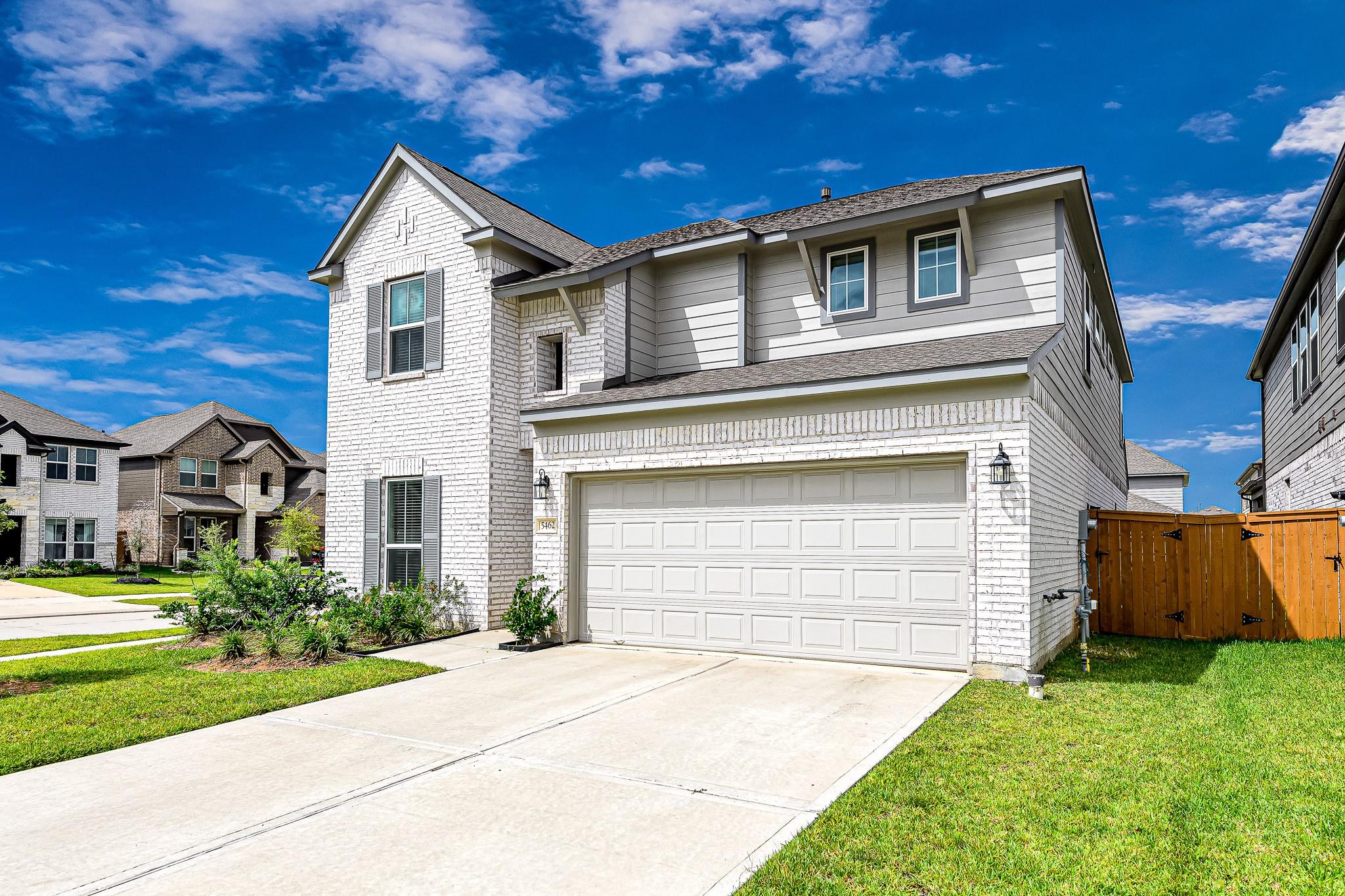 5462 Grand View Drive