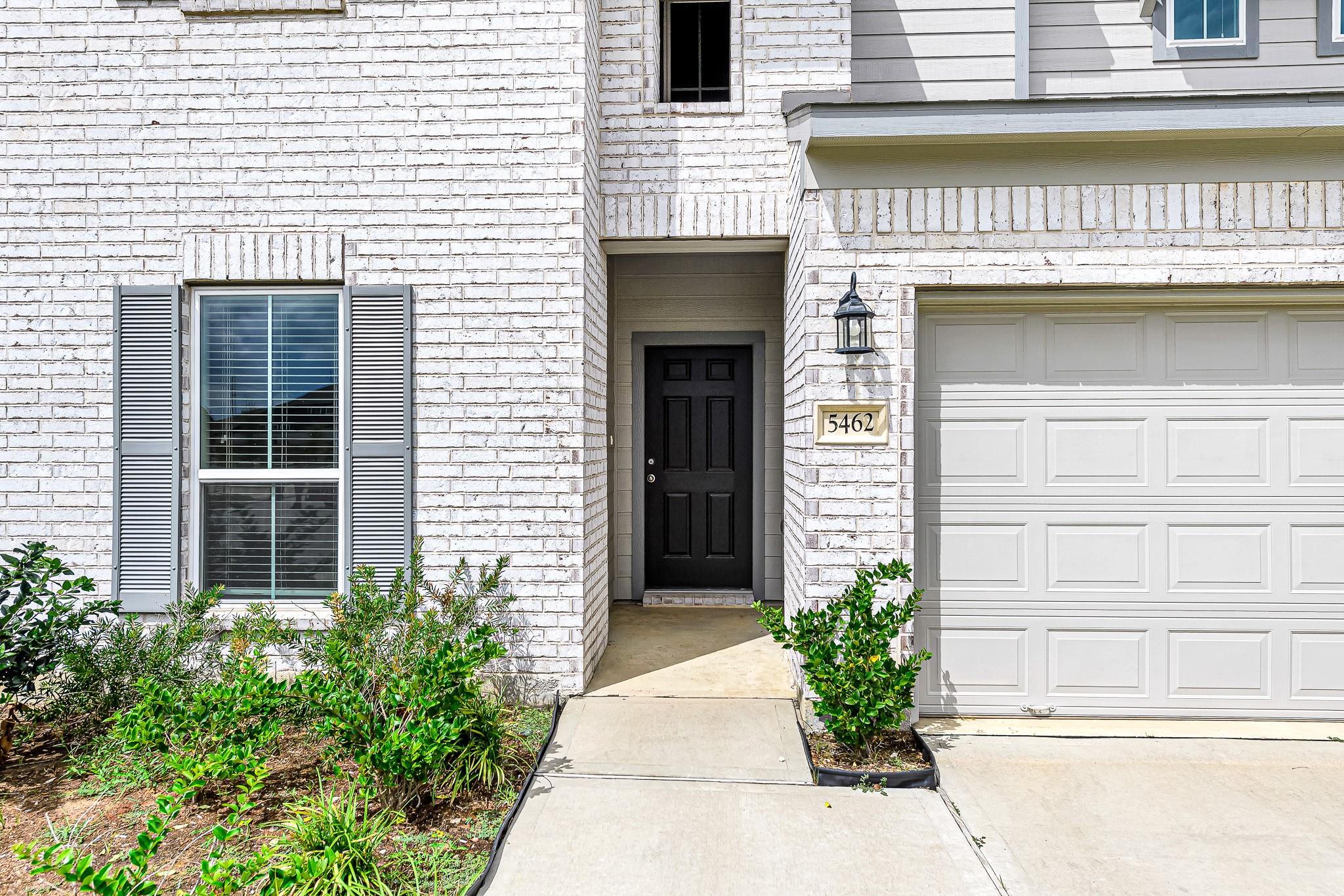 5462 Grand View Drive