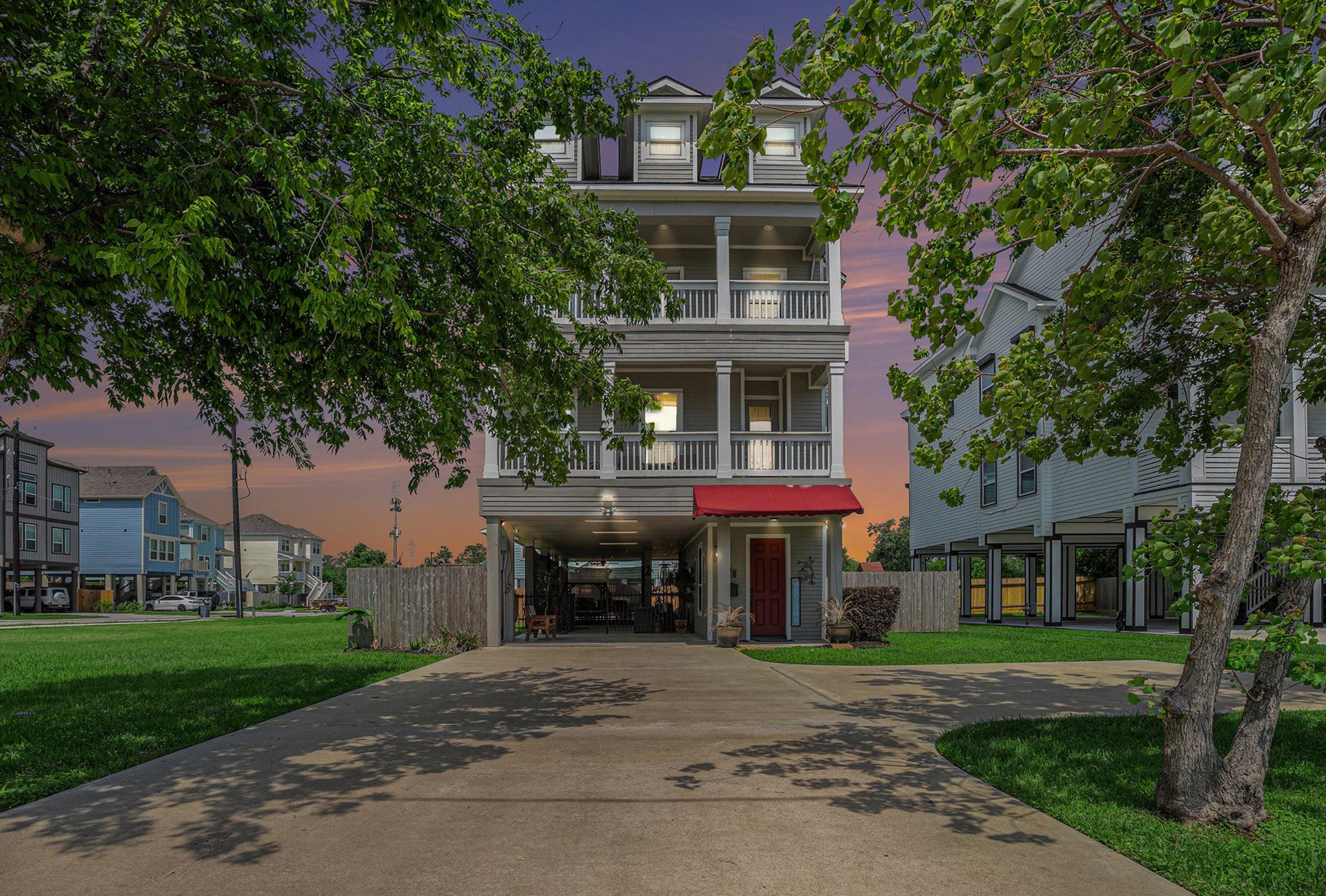 1333 N Meyer Avenue