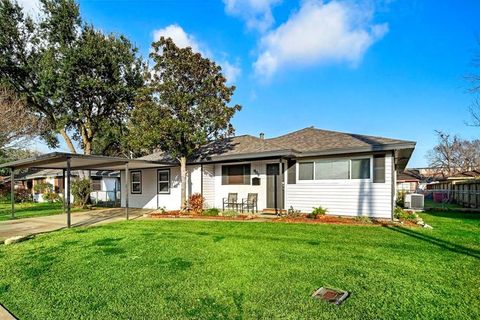 Photo of 905 Ivy Avenue, Deer Park, TX 77536 (MLS # 19707949)