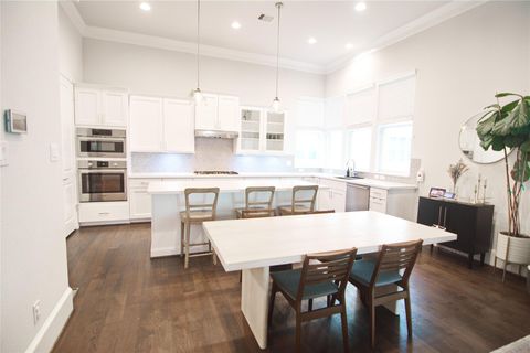 Photo of 3310 Timbergrove Oak St, Houston, TX 77008 (MLS # 84877036)