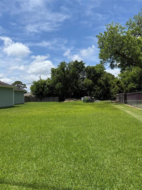 Photo of 105 S Fulton Street, Texas City, TX 77591 (MLS # 14249193)