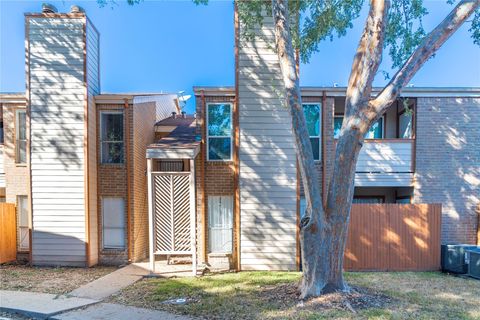 Photo of 10202 Forum Park Drive #211, Houston, TX 77036 (MLS # 95771622)