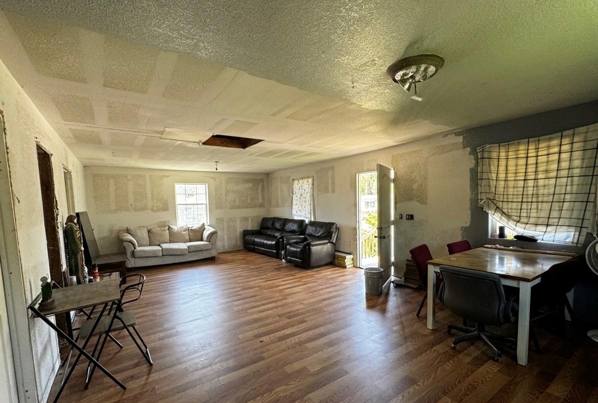 445 Creekside Drive