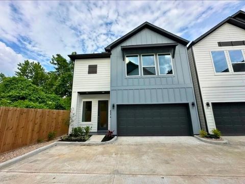 Photo of 835 Dorchester Street #A, Houston, TX 77022 (MLS # 20717346)