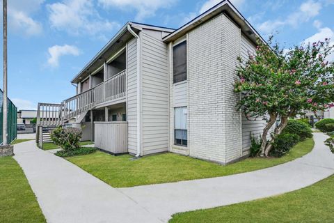 Photo of 3919 Fairmont Parkway #236, Pasadena, TX 77504 (MLS # 60004094) Photo of 3919 Fairmont Parkway #236, Pasadena, TX 77504 (MLS # 60004094)