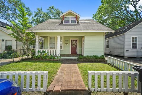 Photo of 1320 Alexander Street #A, Houston, TX 77008 (MLS # 8866126)