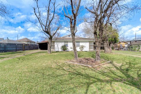 Multifamily For Sale - 6109 Hertford Street<br/> Houston, TX 77048
