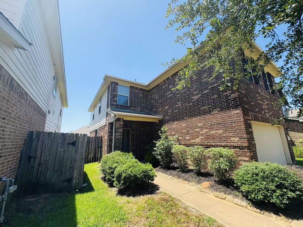 Photo of 13826 Bonner Bluff Lane, Houston, TX 77047 (MLS # 77746712)
