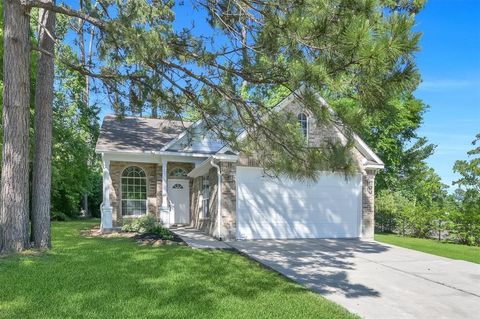 Photo of 101 Snug Harbor Drive, Conroe, TX 77356 (MLS # 4290397)