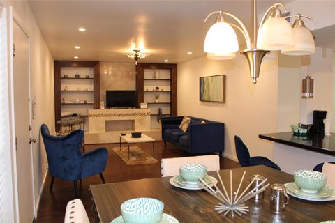 Photo of 5343 Richmond Avenue #26, Houston, TX 77056 (MLS # 32626402)
