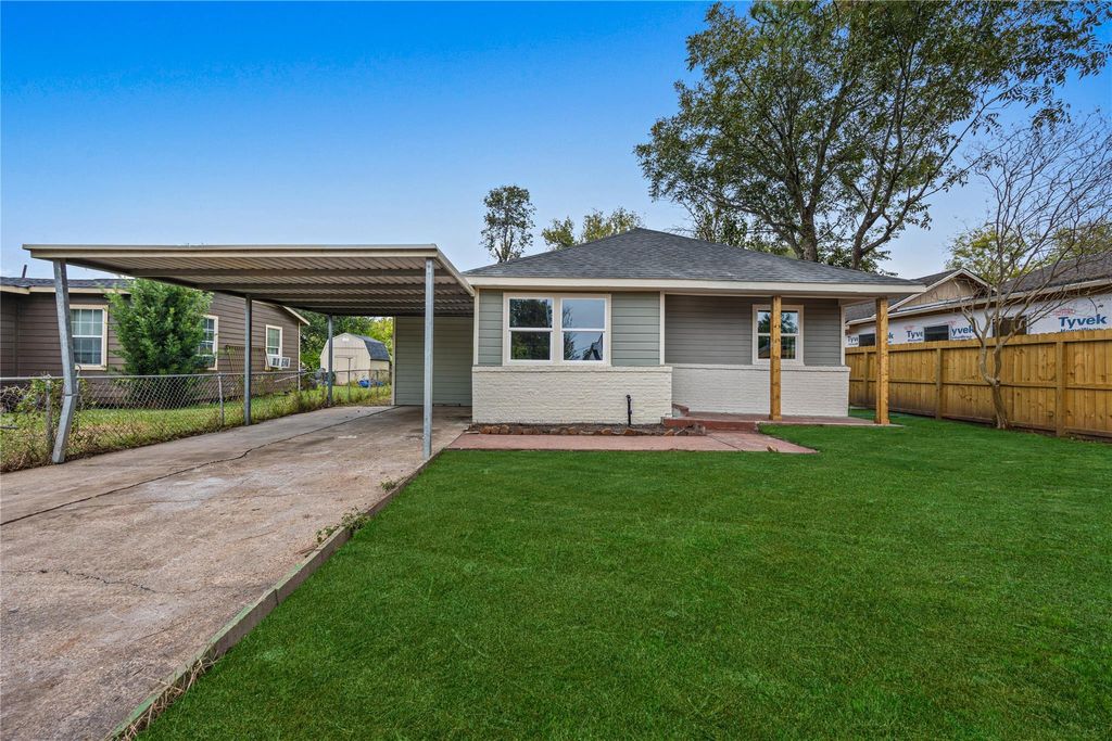 Photo of 125 Bolden St, Houston, TX 77029 (MLS # 72762277)