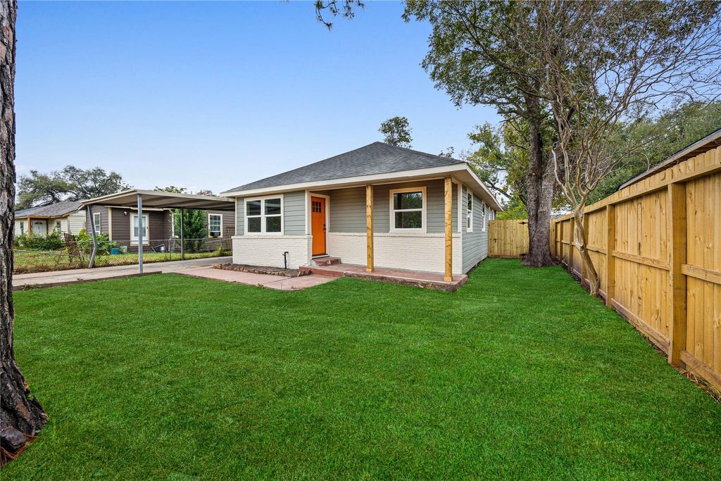 Photo of 125 Bolden St, Houston, TX 77029 (MLS # 72762277)