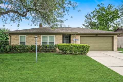 Photo of 8922 Indian River Drive, Houston, TX 77088 (MLS # 95048674)