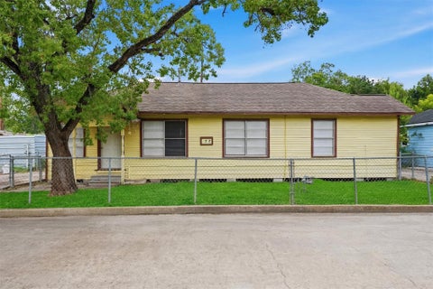 Photo of 5717 Killough Street, Houston, TX 77086 (MLS # 85172857)