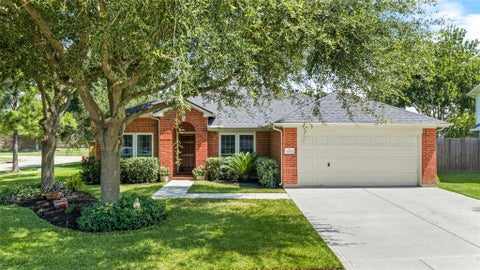 Photo of 3001 Meadow Bay Drive, Dickinson, TX 77539 (MLS # 28523664)