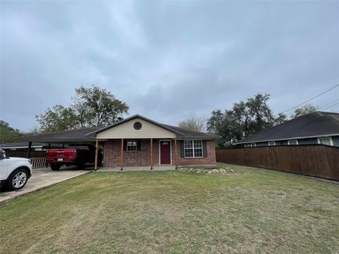 Photo of 940 E Guadalupe Street, La Grange, TX 78945 (MLS # 84615824)