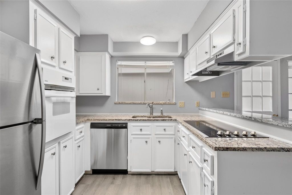 Photo of 53 River Creek Way, Sugar Land, TX 77478 (MLS # 73909013)