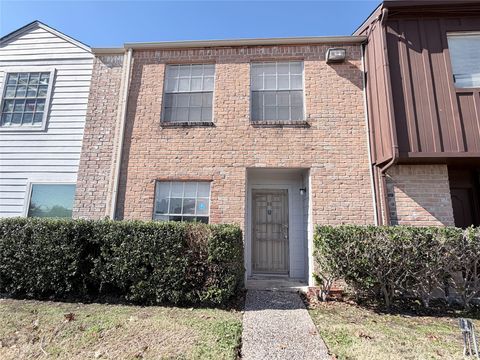 Photo of 9200 W Bellfort Street #98, Houston, TX 77031 (MLS # 63096967)