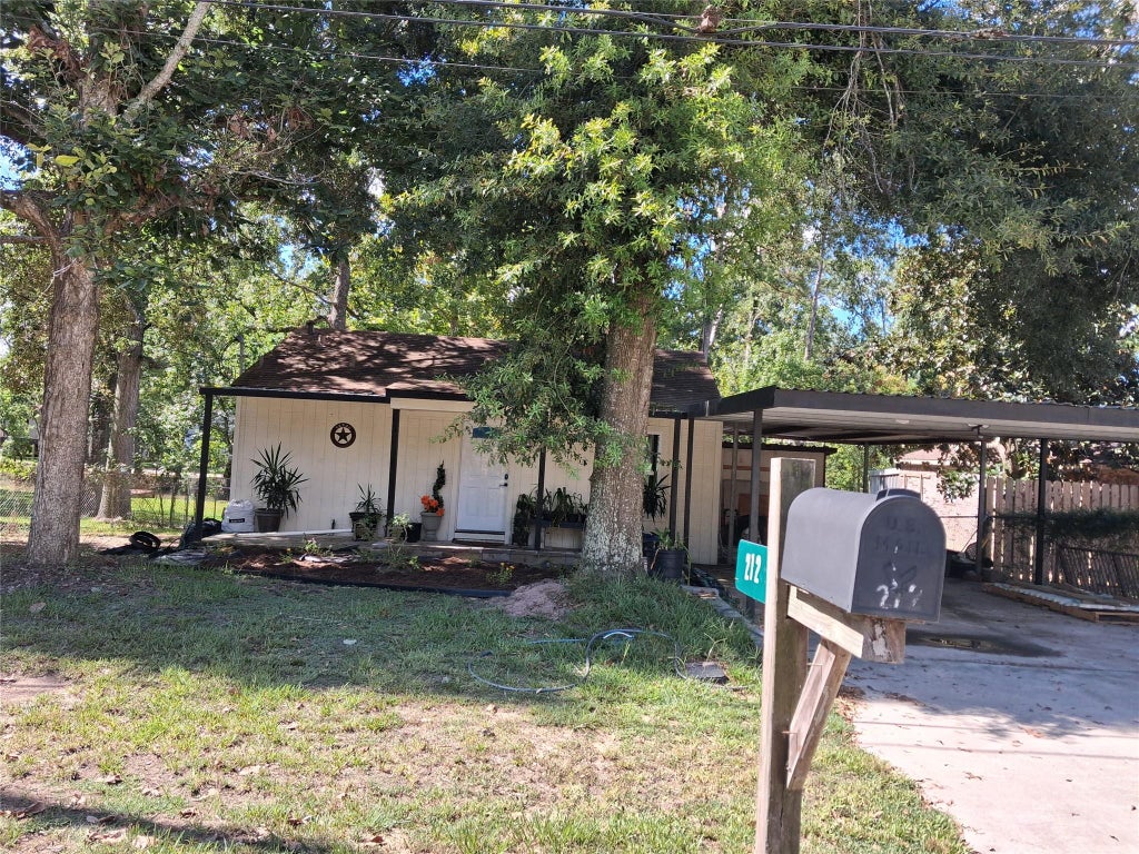 Photo of 212 Magnolia Point Drive, Houston, TX 77336 (MLS # 58563503)