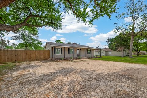 917 S Main Street Highlands TX 77562