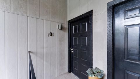 Photo of 10811 Richmond Avenue Avenue #101, Houston, TX 77042 (MLS # 52809403)