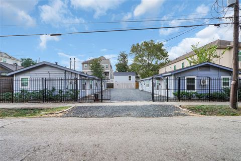 Photo of 5603 Petty ST #B, Houston, TX 77007 (MLS # 6390607)