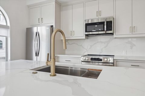 Tiny photo for 806 Jackson Hill Street #201, Houston, TX 77007 (MLS # 94085116)