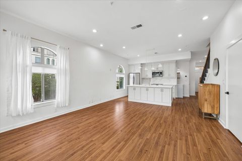 Tiny photo for 806 Jackson Hill Street #201, Houston, TX 77007 (MLS # 94085116)