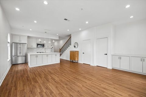 Tiny photo for 806 Jackson Hill Street #201, Houston, TX 77007 (MLS # 94085116)