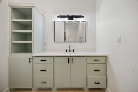 Tiny photo for 806 Jackson Hill Street #201, Houston, TX 77007 (MLS # 94085116)