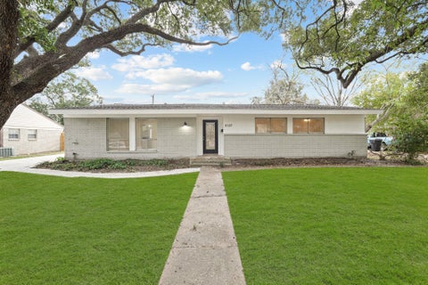 Photo of 5127 W Bellfort Avenue, Houston, TX 77035 (MLS # 53984170)