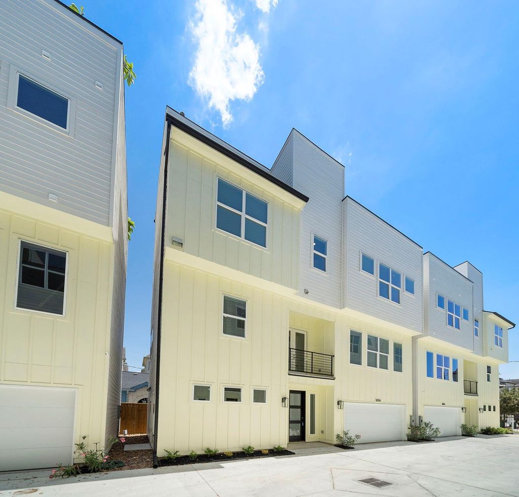 Photo of 1015 W 24th Street #B, Houston, TX 77008 (MLS # 65326652)