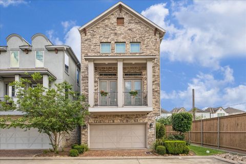 Photo of 1702 Oak Leaf Pass Drive, Houston, TX 77055 (MLS # 88013670)