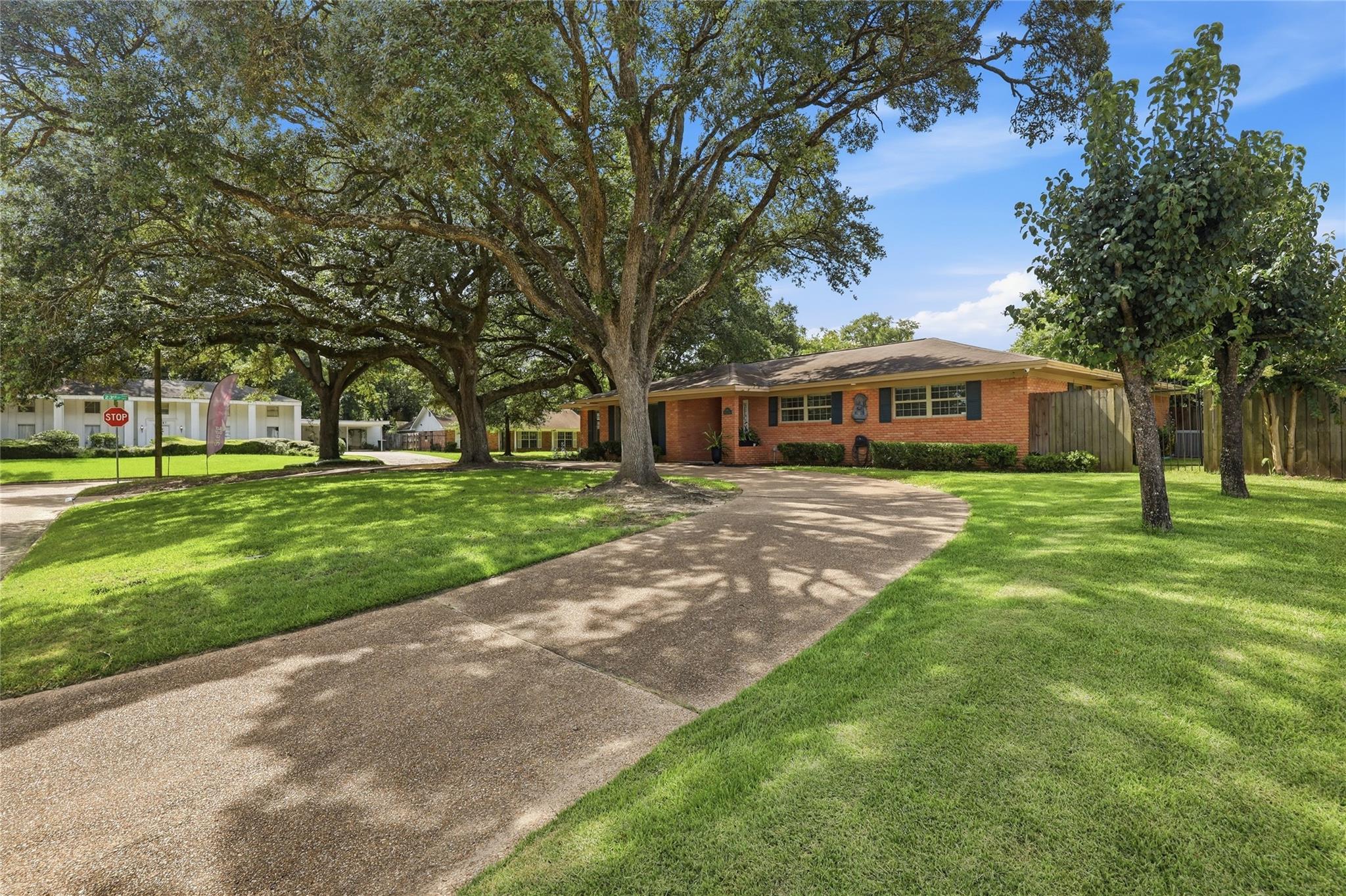 3890 Kenwood Drive