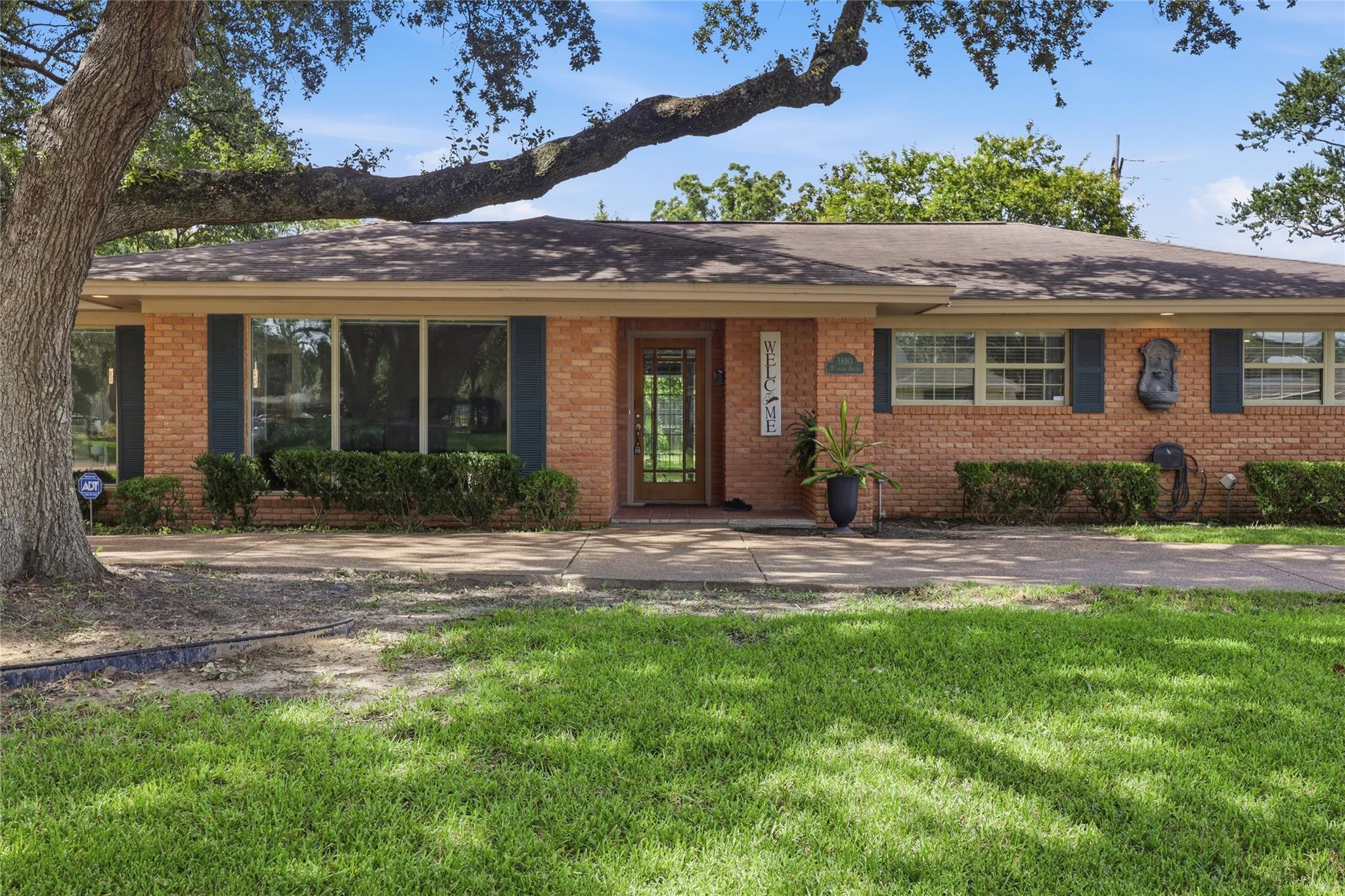 3890 Kenwood Drive