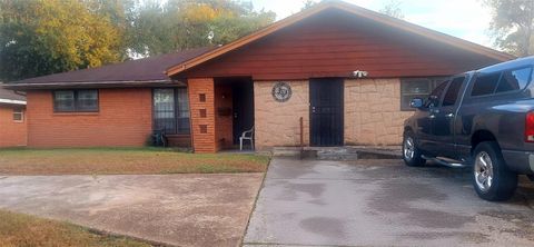 Photo of 6762 Glen Rock Drive, Houston, TX 77087 (MLS # 65074085)