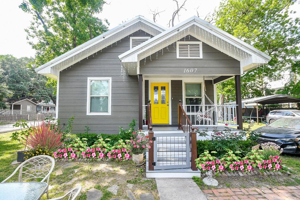 Photo of 1607 Sylvester Road, Houston, TX 77009 (MLS # 7976560)