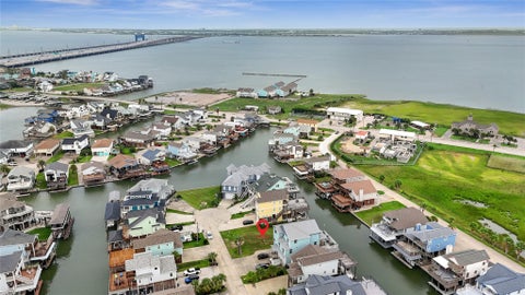Photo of 413 Amanda Circle Cir, Tiki Island, TX 77554 (MLS # 72086007)