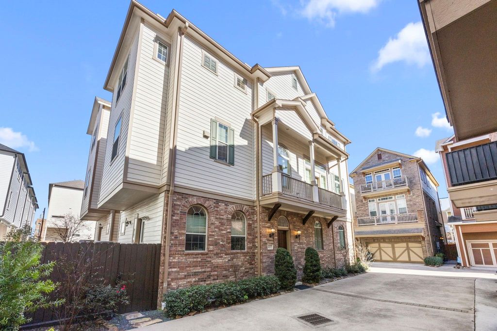 Photo of 1621 W 23rd Street #C, Houston, TX 77008 (MLS # 87864846)