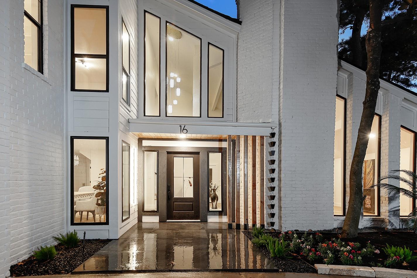 16 Crinkleroot Court