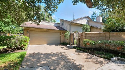 Photo of 8003 Oakwood Forest Drive, Houston, TX 77040 (MLS # 87859031)