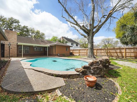 Photo of 14202 Piping Rock Lane, Houston, TX 77077 (MLS # 28412542)