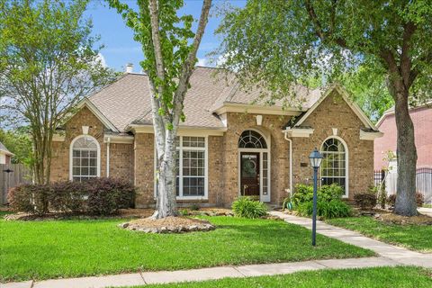 Photo of 13818 Mill Garden Court, Houston, TX 77059 (MLS # 14895671)
