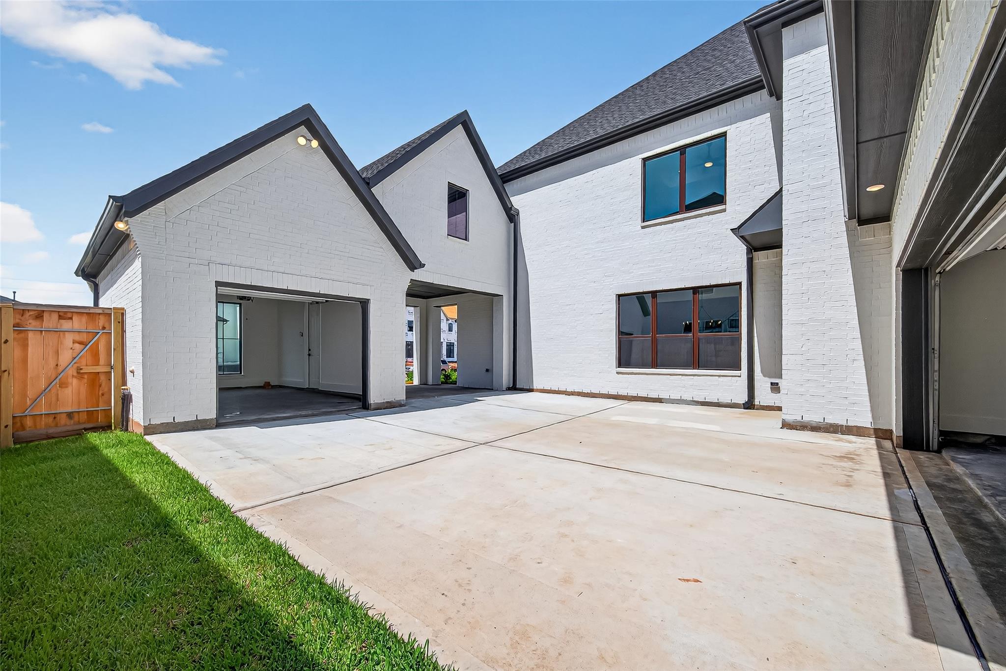 10207 Drifting Wind Lane