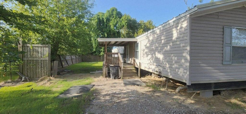 Photo of 405 Battlebell Road #1, Highlands, TX 77562 (MLS # 26431604)