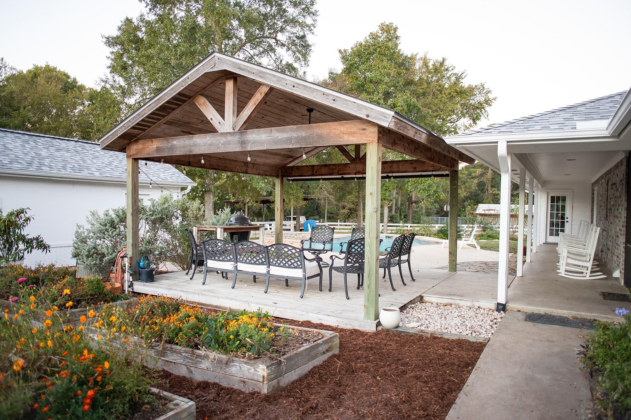 15966 Green Meadow Loop