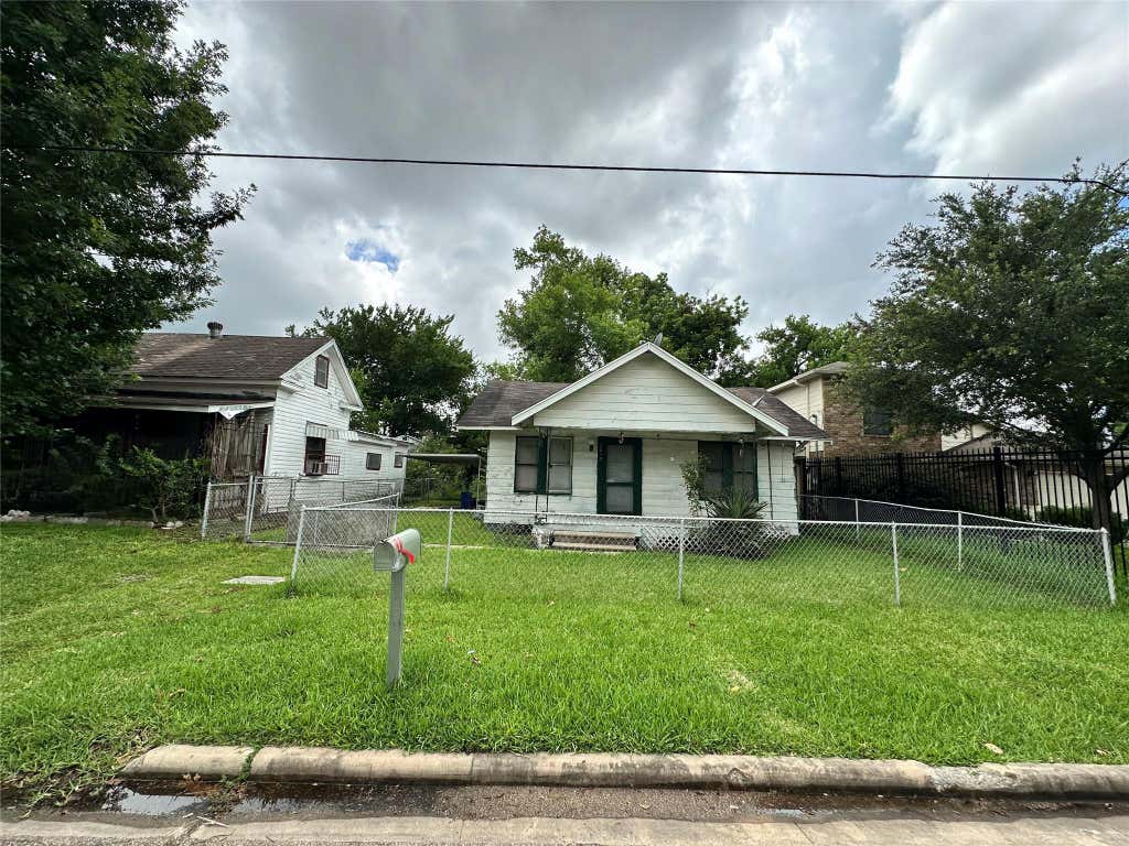 Photo of 5017 Terry Street, Houston, TX 77009 (MLS # 52907485)