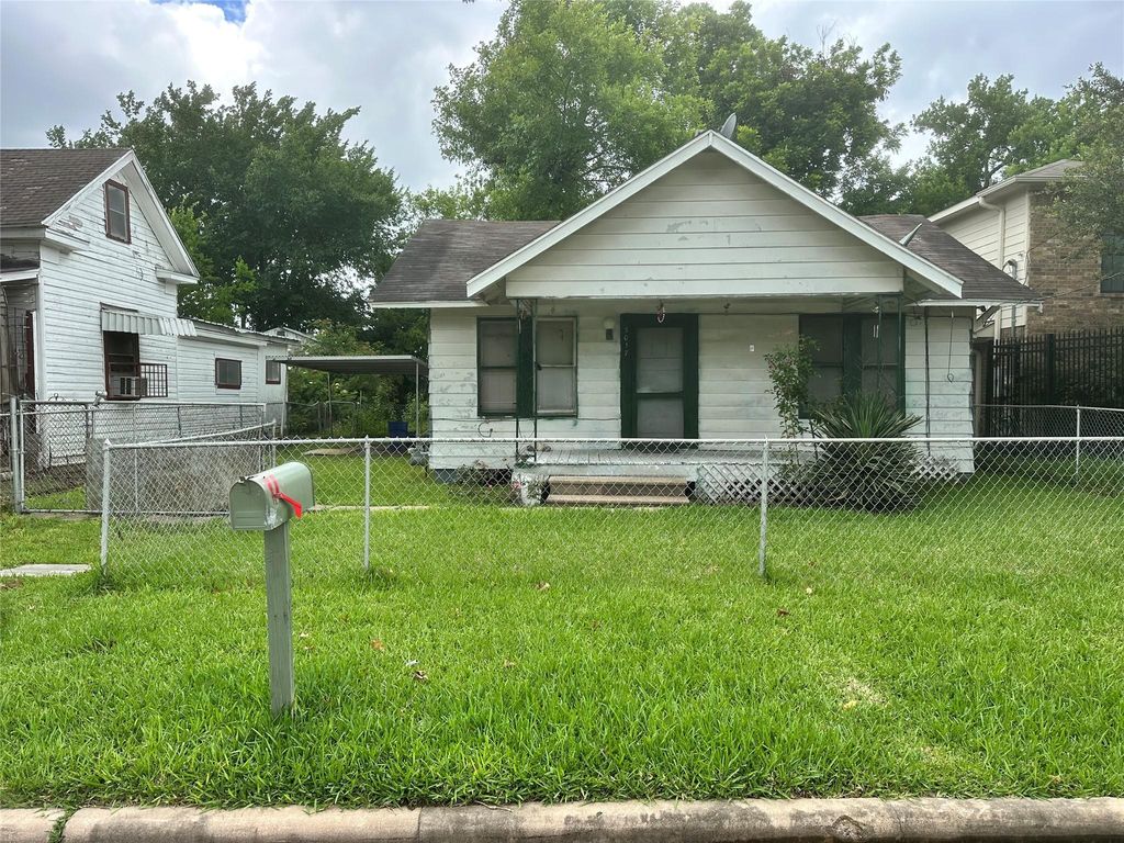 Photo of 5017 Terry Street, Houston, TX 77009 (MLS # 52907485)