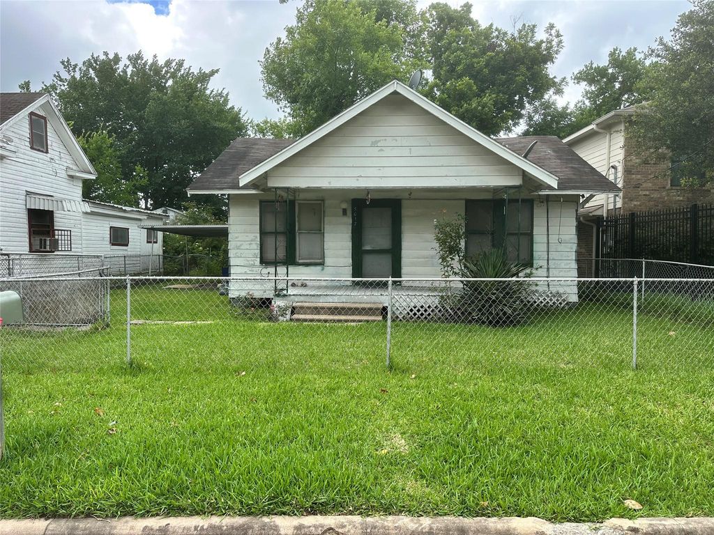 Photo of 5017 Terry Street, Houston, TX 77009 (MLS # 52907485)